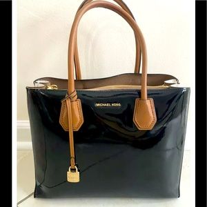 MICHAEL KORS MERCER Studio LARGE Tote bag Patent Leather Black + extra strap